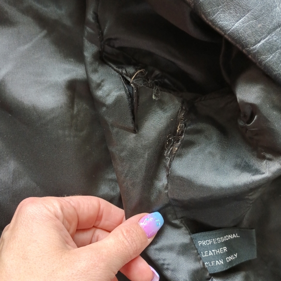 Wilson's Women's Genuine Leather Cropped Motorcycle Jacket - Picture 15 of 16